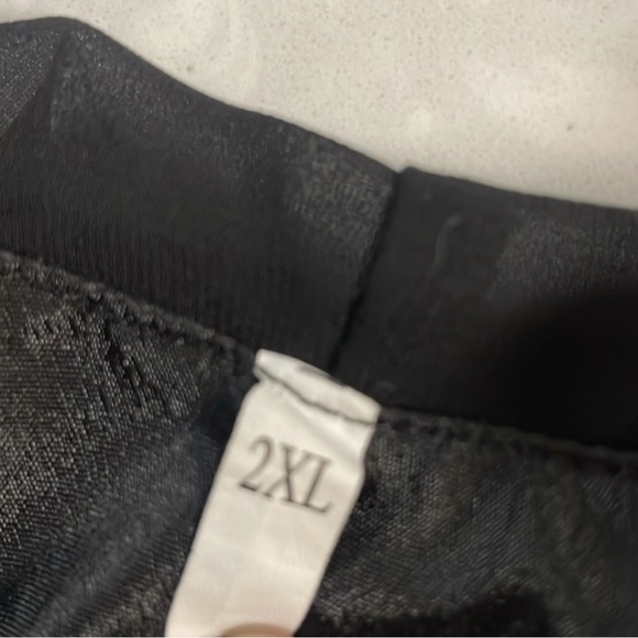 Elegant Black Off-Shoulder Dress - Picture 5 of 9